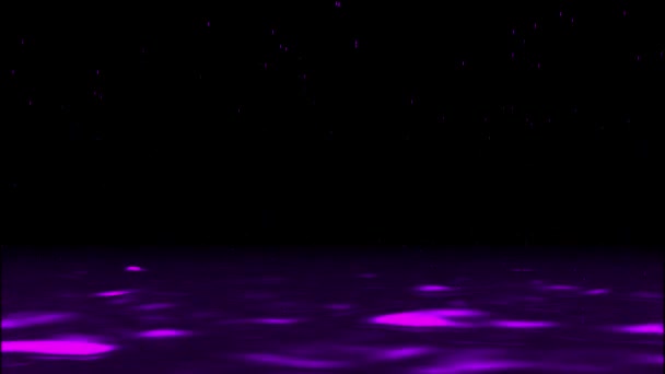 Абстрактна мерехтлива поверхня води фіолетового і чорного кольорів, безшовна петля. Дизайн. Падіння бузкових крапель води в озеро або річку вночі . — стокове відео
