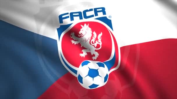 Flying flag with Czech Republic national football team logo, close up. Motion. Agitant un drapeau abstrait bleu, blanc et rouge avec l'emblème de l'équipe de football professionnel. À usage rédactionnel seulement. — Video