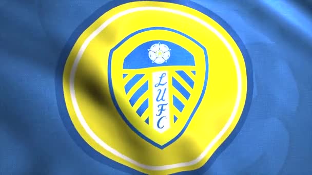 Logotipo animado del club de fútbol West Yorkshire Leeds United. Moción. Emblema amarillo de forma redonda sobre fondo azul ondulado. Únicamente para uso editorial. — Vídeos de Stock