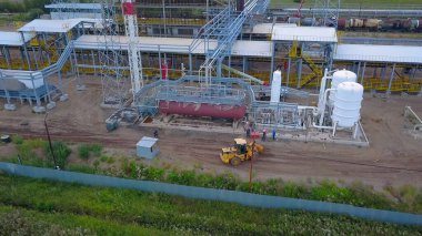 İş akışı. Şarjör. Ağır üretim fabrikasının insansız hava aracı görüntüsü