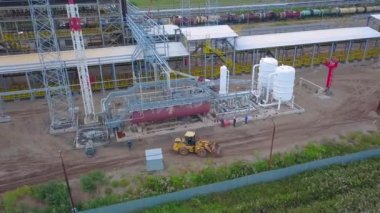 İş akışı. Şarjör. Ağır üretim fabrikasının insansız hava aracı görüntüsü