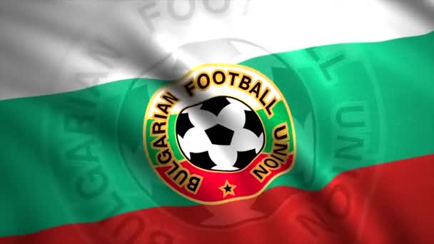 Ülke bayrağında futbol logosu. Hareket. Bayrak üzerindeki futbol takımının güzel amblemi. Bulgar futbol takımının bayrağını sallıyor — Stok video
