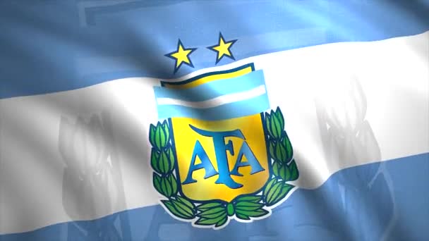 Arjantin milli futbol takımı mavi ve beyaz yatay çizgili bayrak sallıyor ve amblemde harfler var. Hareket. Spor anlayışı. Sadece yazı işleri için.. — Stok video