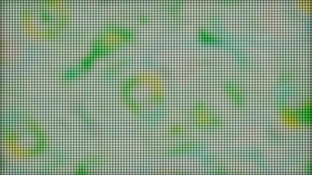 Tela de pixel com imagem de manchas de cor em movimento. Desenho. Efeito da tela LCD com manchas multicoloridas. Belos pontos coloridos se movem através da tela de pixel — Vídeo de Stock