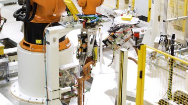 Arjantin - Buenos Aires, 12.11.2021: otomatik robotik kol iş başında. Sahne. Makine mühendisliğinde yeni teknolojik robotun sunumu.