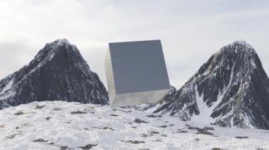 Dağların arka planında dönen küp. Tasarım. Dağların arka planında dönen metal küpün gizemli animasyonu. Kozmik metal küp dağların yakınında havada döner.