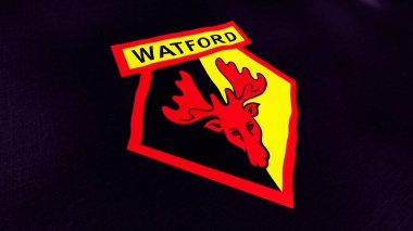Soyut Watford Futbol Kulübü bayrağı, kızıl saçlı bir geyik. Hareket. Rüzgarda sallanan kusursuz bir logosu olan İngiliz profesyonel futbol kulübü. Sadece yazı işleri için.. 