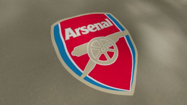 Arsenal futbol takımının logosu olan bayrak sallıyor, yakın plan. Hareket. Renkli profesyonel İngiliz futbol kulübü bayrağı, kusursuz döngü. Sadece yazı işleri için..