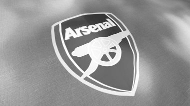 Arsenal futbol takımının logosu olan bayrak sallıyor, yakın plan. Hareket. Siyah ve beyaz profesyonel İngiliz futbol kulübü bayrağı, kusursuz döngü. Sadece yazı işleri için..