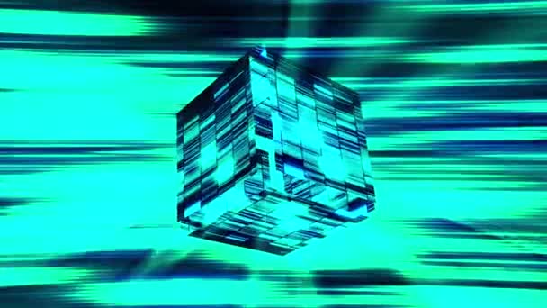 Светящийся куб открывается в киберпространстве. Движение. Виртуальный 3D куб открывается в качестве приза в игре. Пустой куб светится и ярко мерцает в виртуальной игре — стоковое видео
