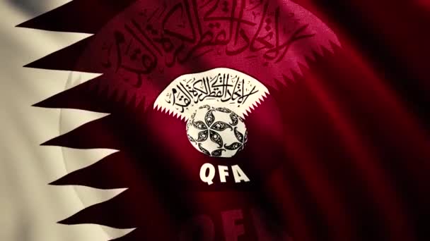 Dunkelrote Flagge. Die sich entwickelnde Flagge der QFA-Fußballmannschaft. Verwendung nur für Leitartikel. — Stockvideo