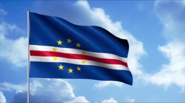 Vatansever bayrağını sallıyor. Hareket. Gökyüzünde bayrak direğinde güzel bir bayrak dikimi. Gökyüzünün arka planında Cape Verde bayrağı