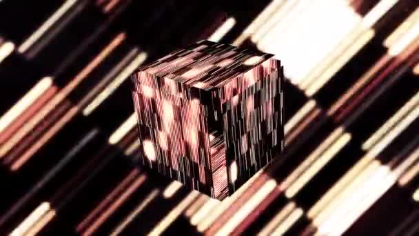 Cubo a strisce 3D scintillante. Mozione. Quadrato luminoso e lampeggiante nello spazio virtuale. Misterioso cubo si sta allontanando nel cyberspazio — Video Stock