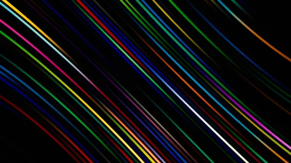 Szivárvány átlós vonalak csillognak a fekete háttér. Indítvány. Gyönyörű szivárvány vonalak csillognak, mint a diszkóban. Többszínű csillogó vonalak diszkóhoz — Stock Fotó