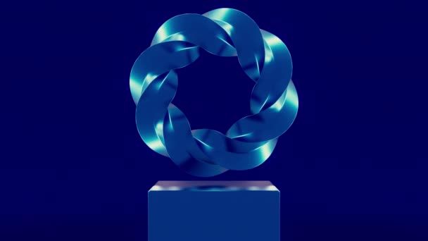 Anillo retorcido azul abstracto levitando por encima del pedestal. Diseño. Anillo giratorio en forma de flor sobre fondo azul. — Vídeo de stock