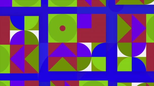 Яскравий фон. Рух. Абстракція, що складається з трикутників і квадратів, які змінюють кольори, а потім повертаються. Вони складаються з жовтого, зеленого, синього і червоного кольорів. — стокове відео