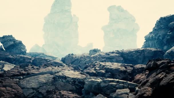 산이요. 디자인입니다. 아름다운 돌과 언덕이있는 그래픽에서 만든 아름다운 풍경. — 비디오