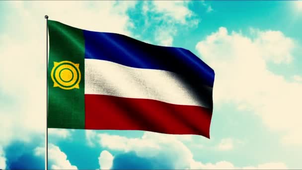 Bandiera sventola nel vento contro il cielo blu nuvoloso. Mozione. Bandiera nazionale colorata di Khakassia. — Video Stock