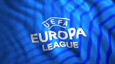 Beyaz logolu soyut mavi dalgalı bayrak UEFA Avrupa Ligi, kusursuz döngü. Hareket. Rüzgarda dalgalanan renkli bayrak, oldukça detaylı kumaş dokusu. Sadece yazı işleri için..