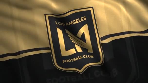 Una bandera ondeante del Los Angeles FC en colores dorado y negro. Moción. Bandera del equipo profesional de fútbol americano. Únicamente para uso editorial. — Vídeo de stock