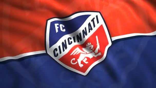 Fotbalový klub Cincinnati realistický znak. Pohyb. FC Cincinnati Americký profesionální fotbalový klub vlajka. Pouze pro redakční použití. — Stock video
