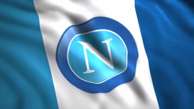 Napoli futbol takımının logosunun dalgalandığı bayrak, yakın çekim. Hareket. Mavi renkli bir bayrak üzerindeki soyut FC amblemi, kusursuz bir döngü. Sadece yazı işleri için..
