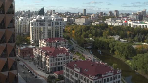 Ρωσία Αικατερίνμπουργκ Μαΐου 2022 Πολυώροφα Κτίρια Επιχειρήσεων Και Κατοικιών Κεντρική — Αρχείο Βίντεο