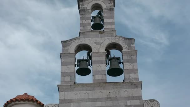 Крупные Памятники Стоящие Рядом Морем Creative Большая Каменная Башня Колокольня — стоковое видео