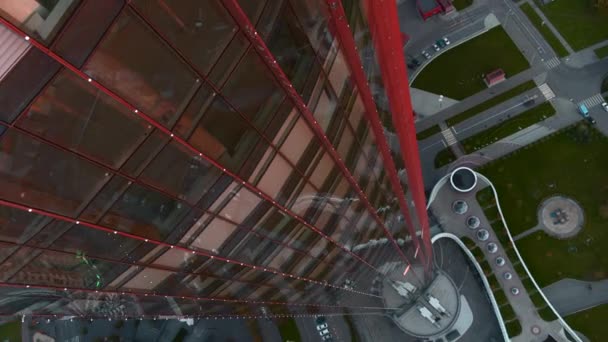 Widok Góry Okna Wieżowca Materiał Filmowy Nowoczesna Architektura Wieżowców Szklanymi — Wideo stockowe