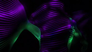 Siyah arka plan. Tasarım. Animasyondaki parlak kıvrımlı çizgiler neon renklerle parıldıyor ve farklı yönlere hareket ediyor. Yüksek kalite 4k görüntü