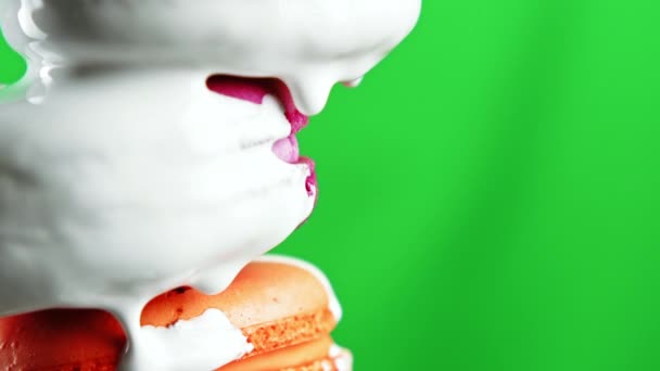 Glazuur Stroomt Macarons Slow Motion Een Magazijn Foodporno Concept Bakkerijproduct — Stockvideo