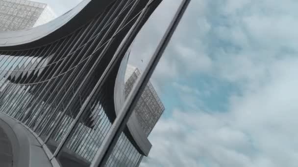 Üvegház Moziszerű Tükröződése Készletfelvétel Gyönyörű Lövés Szög Tükröződik Ablakok Épület — Stock videók