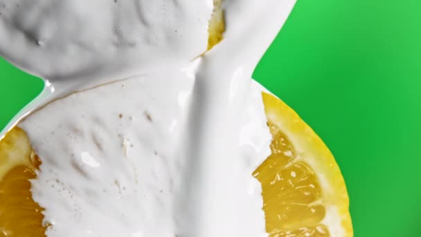 Close Van Citrusvruchten Met Witte Verf Een Magazijn Video Met — Stockvideo