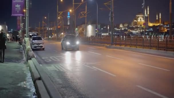 Londen Juni 2022 Een Zwarte Auto Rijdt Weg Naar Camera — Stockvideo
