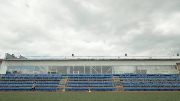 Vista Del Estadio Gran Estadio Corredores Que Corren Largo Una — Vídeo de stock