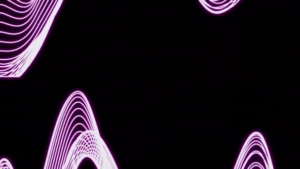抽象的な紫色のストリーク デザイン 黒い背景にアニメーション文字列を移動して曲げる — ストック動画