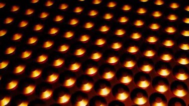 Parlak turuncu fenerler. Görev. Animasyonda yanıp sönen kırmızı ışıklı bir plaka. Yüksek kalite 4k görüntü