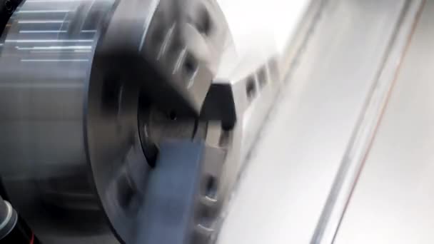 Roterende Metalen Machine Met Trommel Media Draaiend Rond Deel Productiemachine — Stockvideo