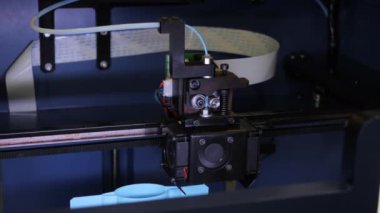  Gelişmiş ekipman. Medya. Fabrikada metal kesimi için yeni ekipmanlar. Yüksek kalite 4k görüntü