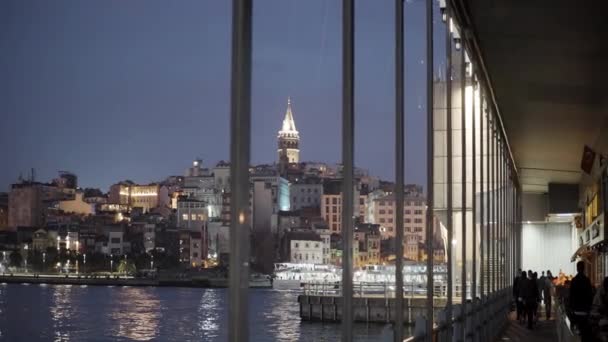 Vista Através Janela Uma Cidade Costeira Luzes Água Ondulante Acção — Vídeo de Stock