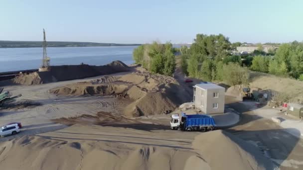 Einsatz Von Schwerem Gerät Der Bauindustrie Szene Lkw Fährt Auf — Stockvideo