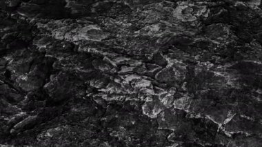 Gri arka plan. Hareket. Soyutlamada sallanan ve yükselen karanlık bir arkaplan. Yüksek kalite 4k görüntü