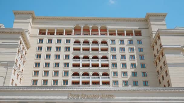 Dubai Arabische Emiraten Augustus 2022 Laag Uitzicht Vier Seizoenen Hotel — Stockvideo