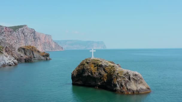 Grande Croix Sur Pierre Île Action Traverser Sur Île Mer — Video