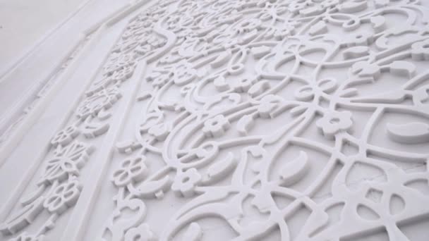 Articolo Decorativo Realizzato Gesso Bianco Sulla Parete Scena Bellissimo Ornamento — Video Stock