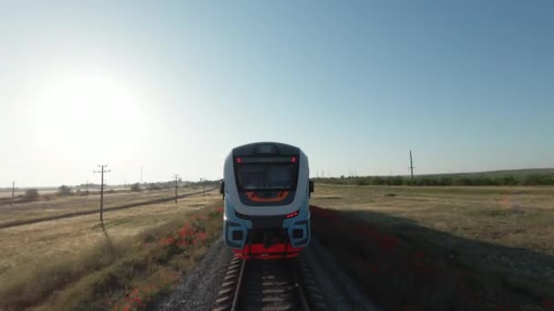 Letní Krajina Vysokorychlostním Vlakem Zastřelen Nový Vlak Jedoucí Rychle Kolejích — Stock video