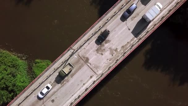 Puente Sobre Río Clip Tráfico Coches Puente Decir Desde Parte — Vídeo de stock