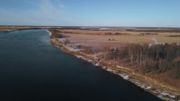 Górny Widok Rzekę Żółte Pole Śniegiem Klip Piękna Naturalna Panorama — Wideo stockowe