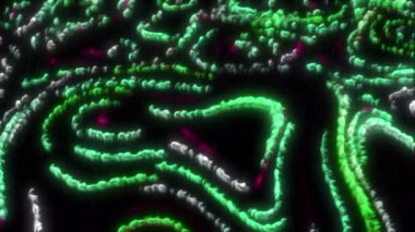 Siyah arka plan, parlak sarı ve yeşil arka ışık. Hareket. Canlandırma sırasında yanan parçacıklarla dolu parlak bir arkaplan. Yüksek kalite 4k görüntü