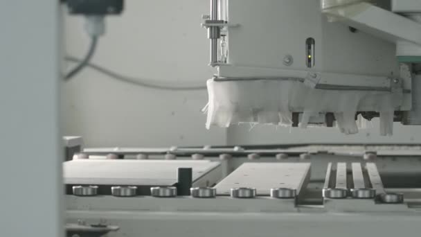 Ayakta Duran Fabrika Makinesinin Yakın Çekimi Yaratıcı Yeni Çelik Makinesi — Stok video
